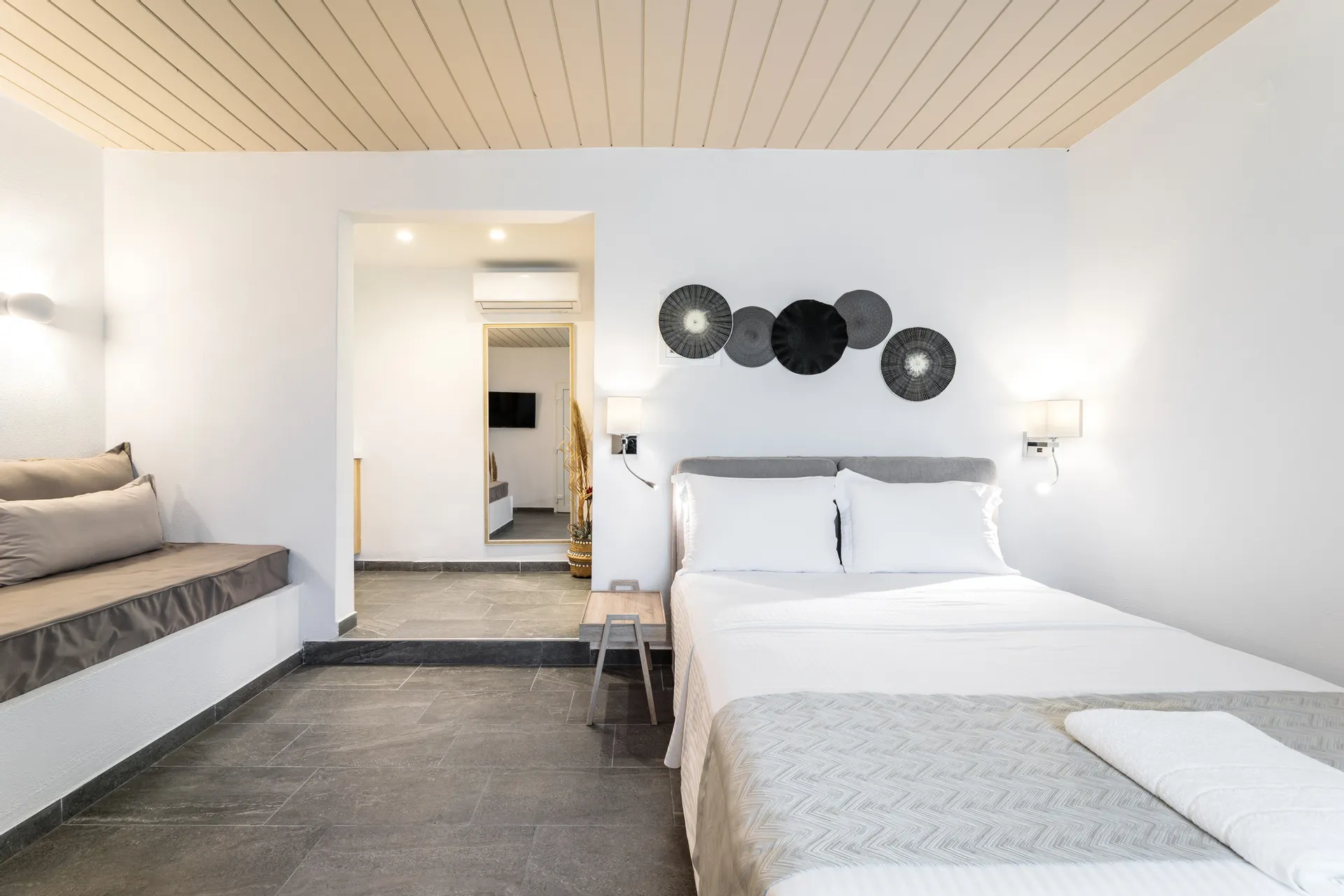 Tiara Holidays - Bay View Suites - Double Room - bedroom